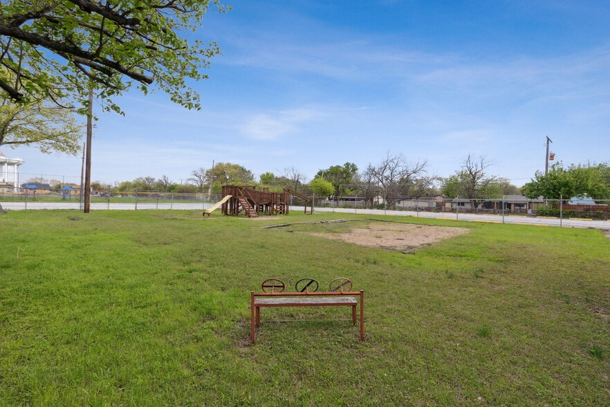 More Photos Of 1919 S Collins St, Arlington Religious Facility For Sale