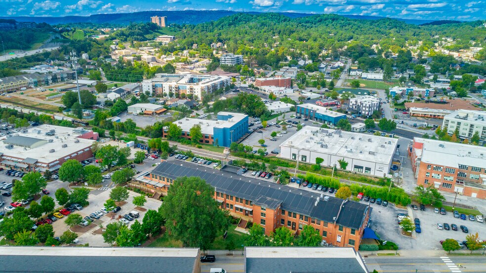 More Photos Of 205 Manufacturers Rd, Chattanooga General Retail For Lease