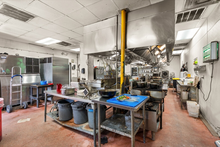 More Photos Of 1012-1032 S Presa St, San Antonio Unknown For Lease