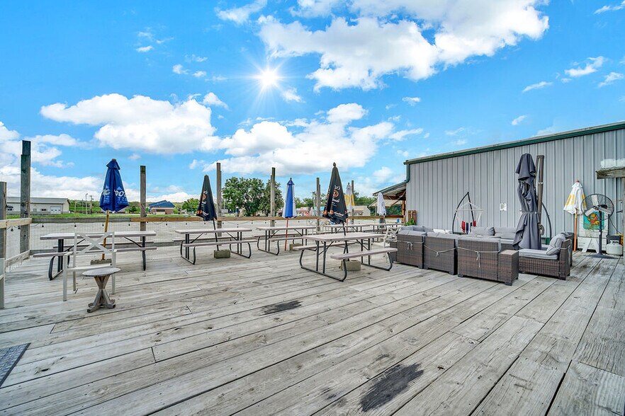 More Photos Of 602 Clark St, Utica Restaurant For Sale