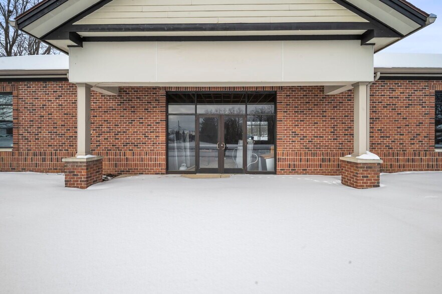 More Photos Of 132 London Rd, Delaware Freestanding For Lease