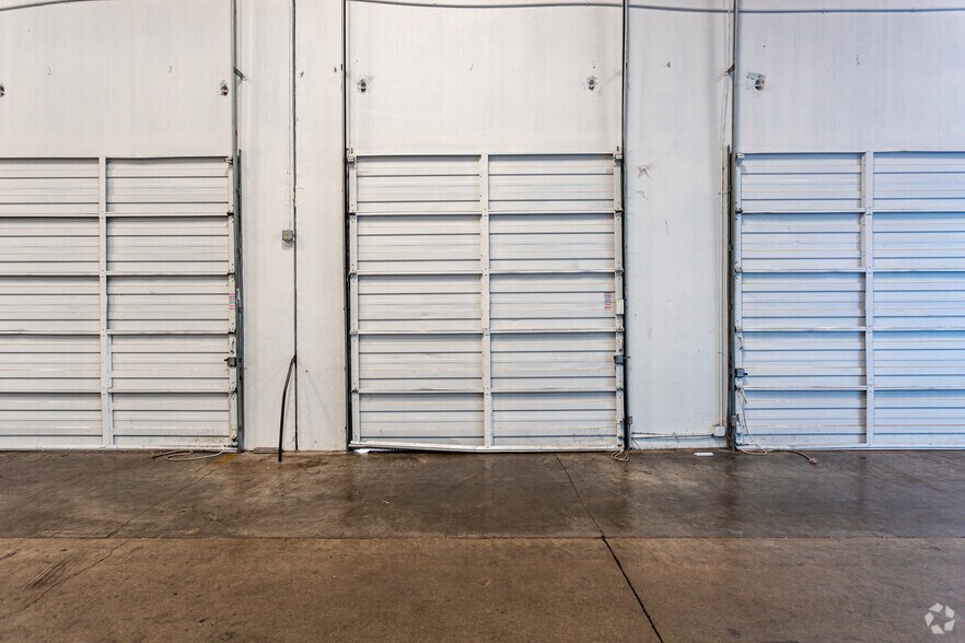 More Photos Of 801 SW 16th St, Renton Distribution For Lease