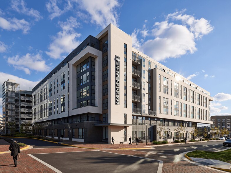 More Photos Of 2311 Dulles Station Blvd, Herndon Apartments For Lease