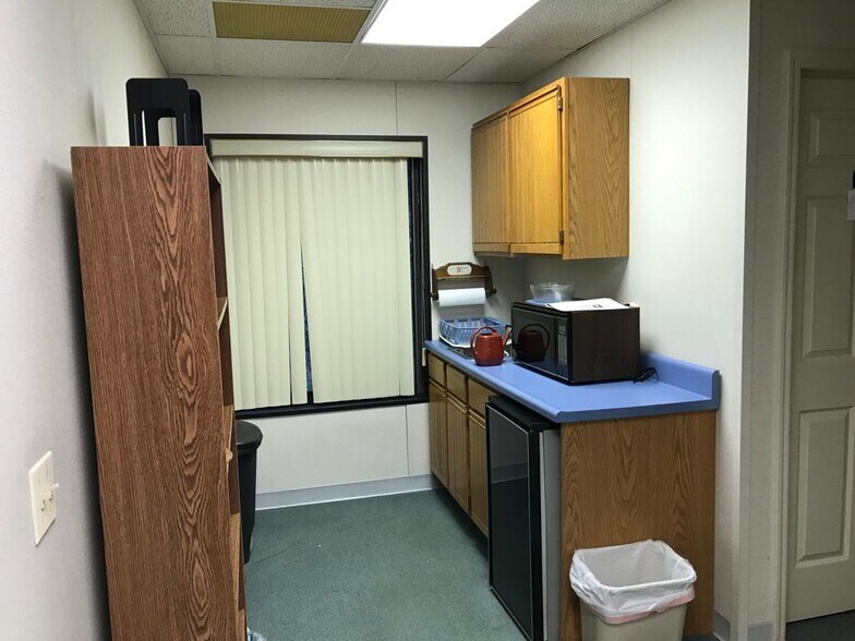 More Photos Of 1542 Kuser Rd, Hamilton Medical For Lease