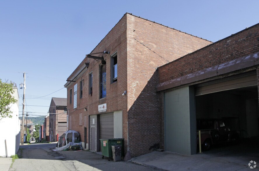 More Photos Of 4110 Davison St, Pittsburgh Warehouse For Lease