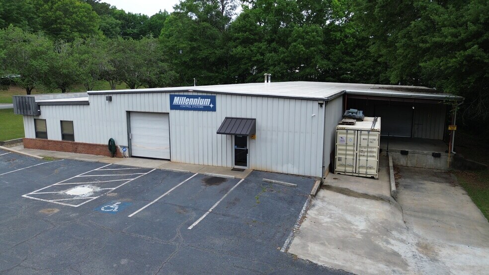 More Photos Of 46 Hillwood Cir, Newnan Service For Lease