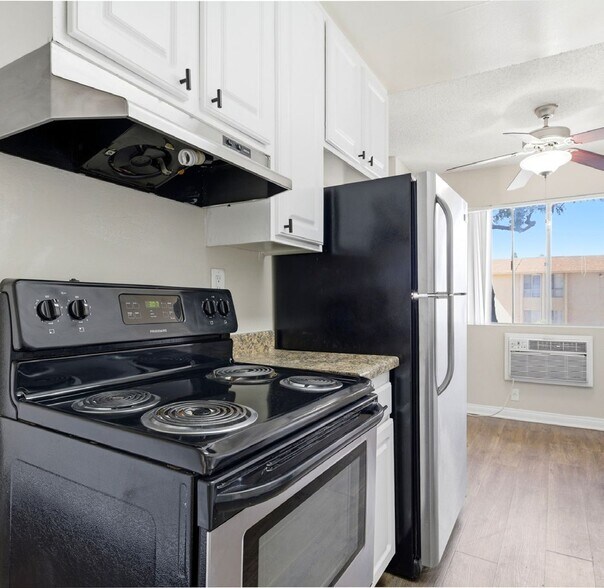 More Photos Of 12425 Oak Knoll Rd, Poway Apartments For Sale