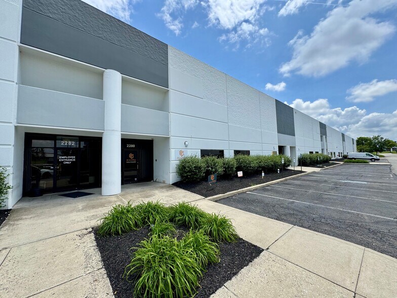 More Photos Of 2252-2300 Westbrooke Dr, Columbus Warehouse For Lease