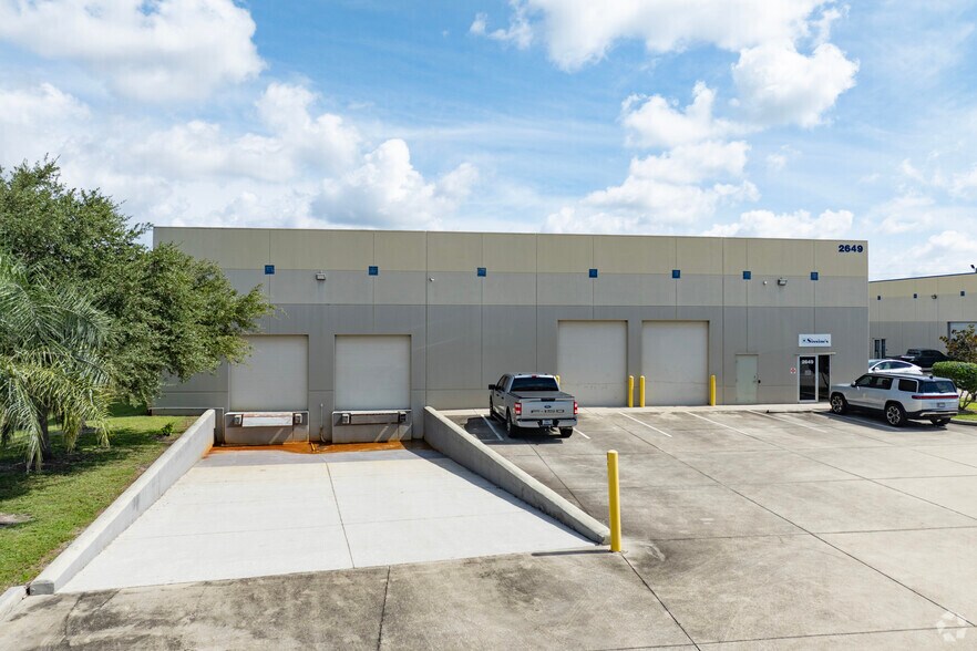 More Photos Of 2601-2609 Causeway Center Dr, Tampa Unknown For Lease