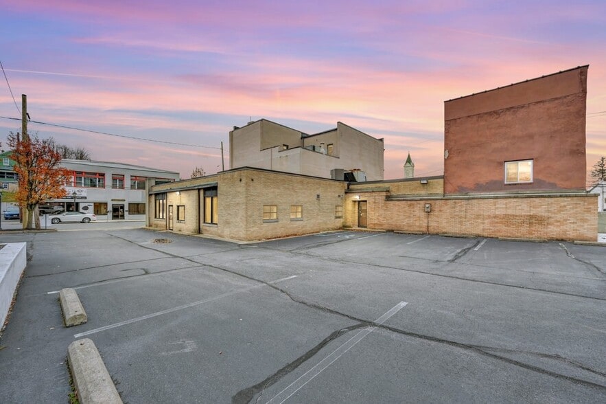 More Photos Of 67 Salem Ave, Carbondale Storefront Retail Office For Sale