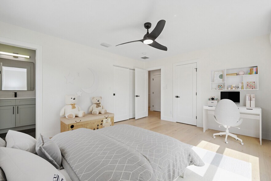 More Photos Of 2655 Bay St, Sarasota Apartments For Sale