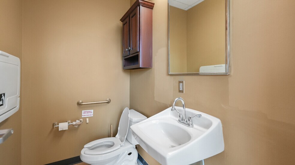 More Photos Of 2265 Bagnell Dam Blvd, Lake Ozark Office For Sale