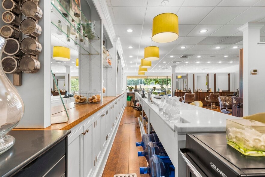 More Photos Of 420 Post Rd W, Westport Storefront For Lease