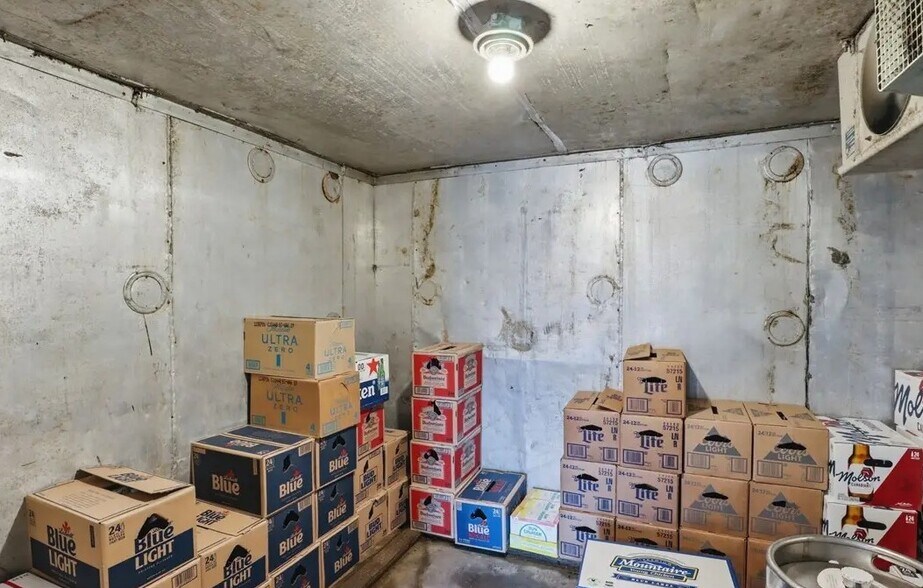 More Photos Of 3719 Abbott Rd, Orchard Park Restaurant For Sale
