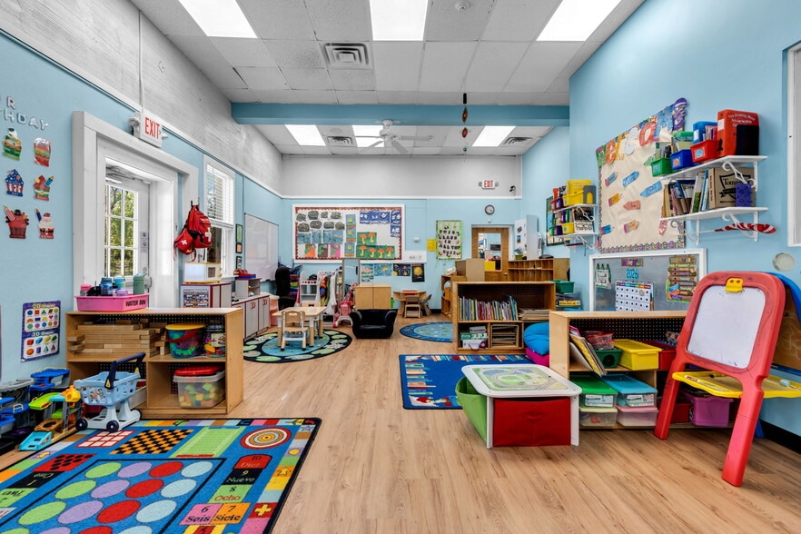 More Photos Of 321 W Farms Rd, Farmingdale Daycare Center For Sale