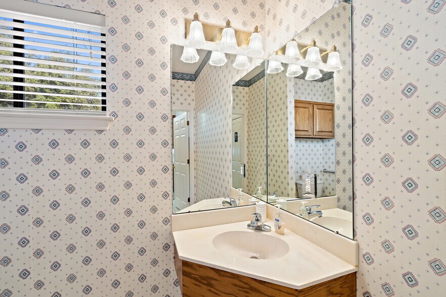 More Photos Of 409 Mallard Ln, Taylor Office Residential For Lease