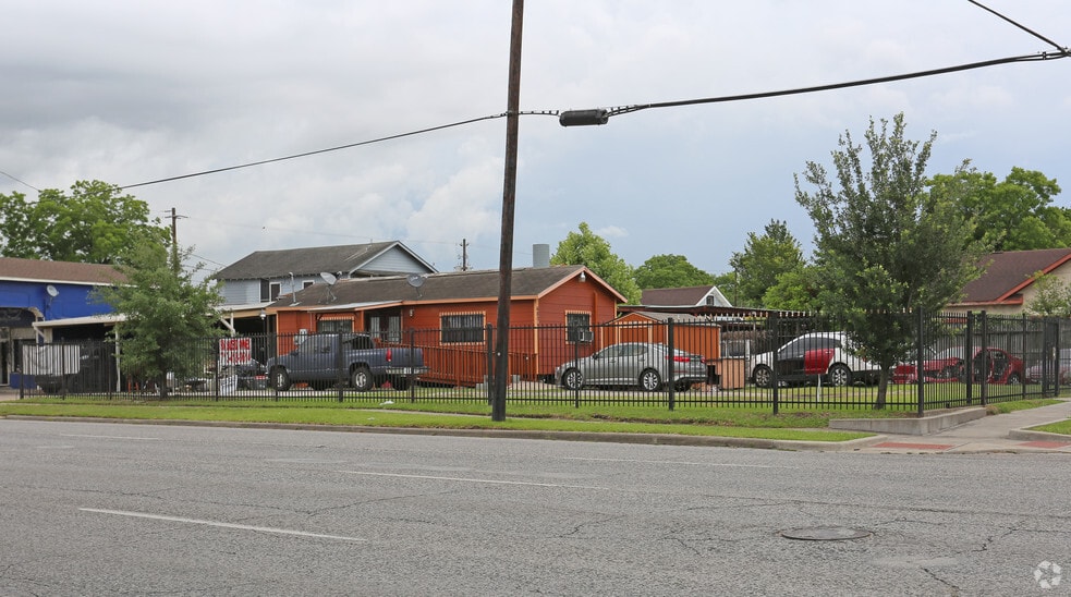 More Photos Of 6801 Avenue K, Houston Auto Repair For Sale