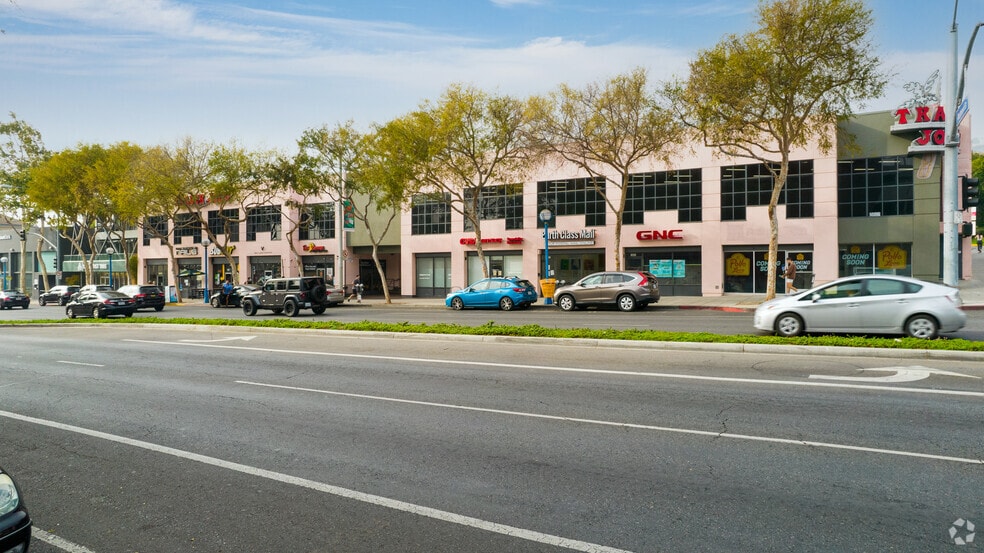 More Photos Of 8601-8621 Santa Monica Blvd, West Hollywood Restaurant For Lease