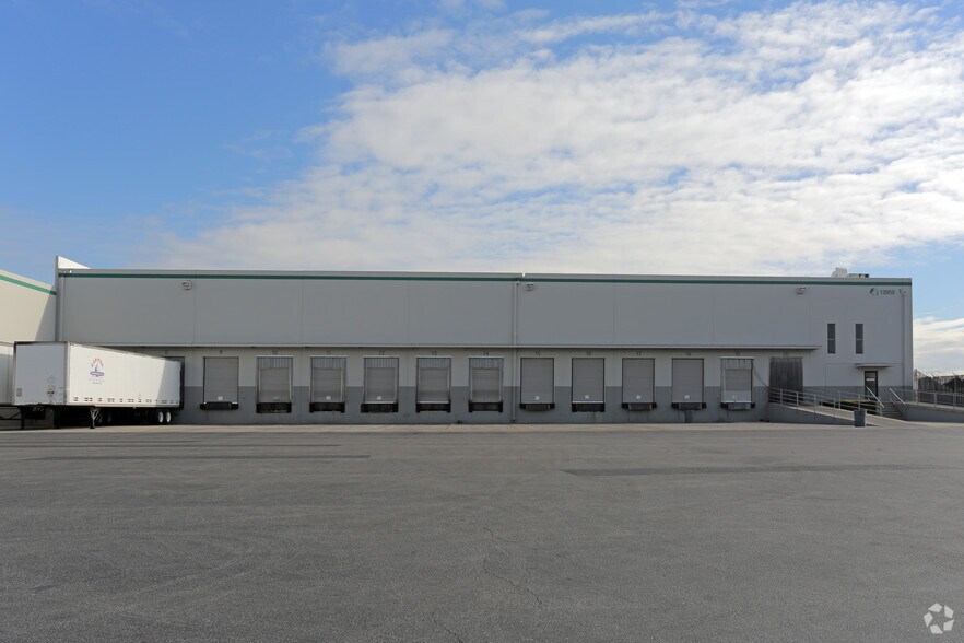 More Photos Of 13930-13950 Mica St, Santa Fe Springs Warehouse For Lease