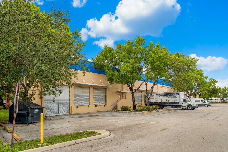 More Photos Of 11921 SW 130th St, Miami Warehouse For Lease