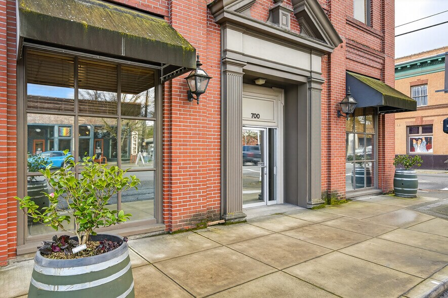More Photos Of 700 E 1st St, Newberg Storefront Retail Residential For Sale