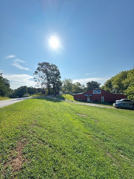 More Photos Of 10535 Highway 53 W, Talking Rock Service For Sale