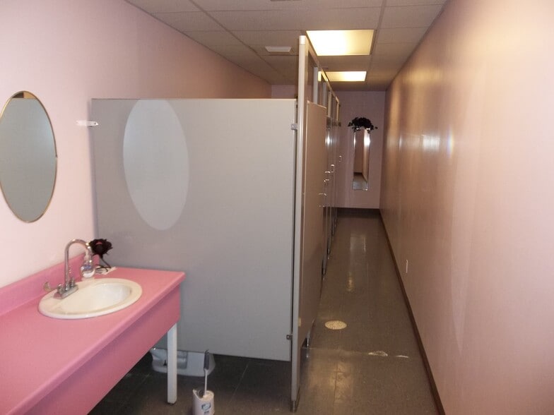 More Photos Of 1390 35th Pkwy Pky, Chanute Religious Facility For Sale