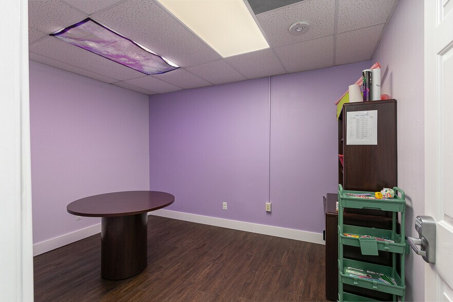 More Photos Of 500 W Daniels St, Ozark Office For Sale