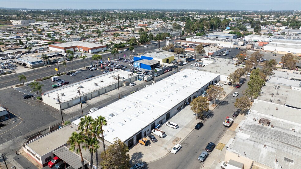 More Photos Of 2222-2308 W 2nd St, Santa Ana Service For Sale