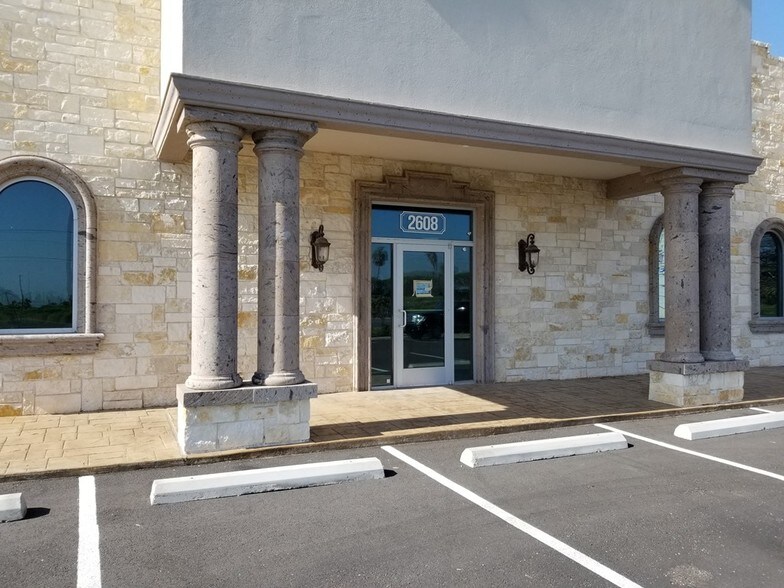 More Photos Of 2502-2608 E Richardson Rd, Edinburg Medical For Lease