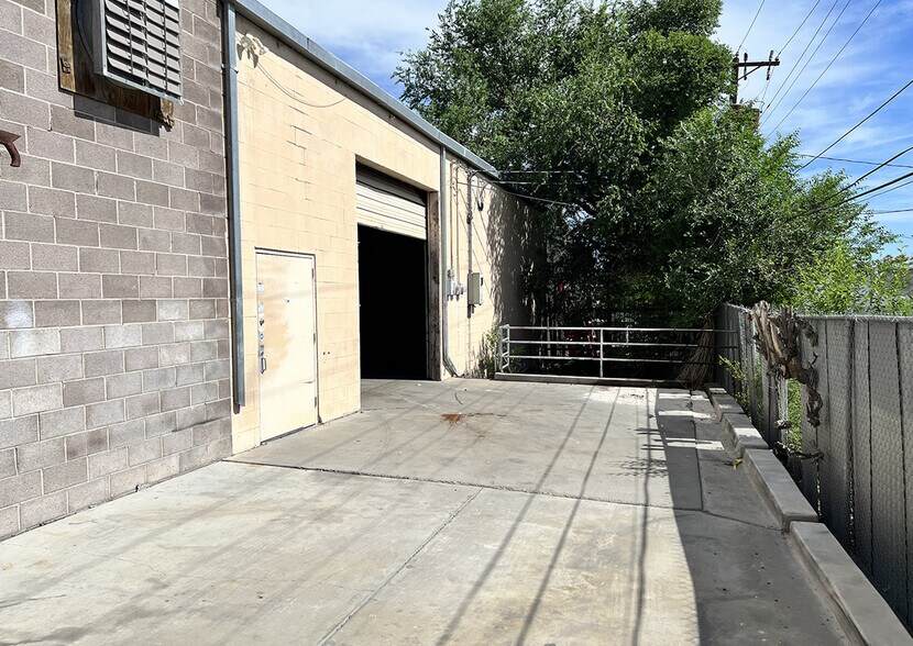 More Photos Of 3712 Commercial St NE, Albuquerque Manufacturing For Lease