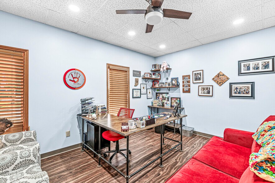 More Photos Of 4022 Arbor Ln, New Palestine Medical For Lease