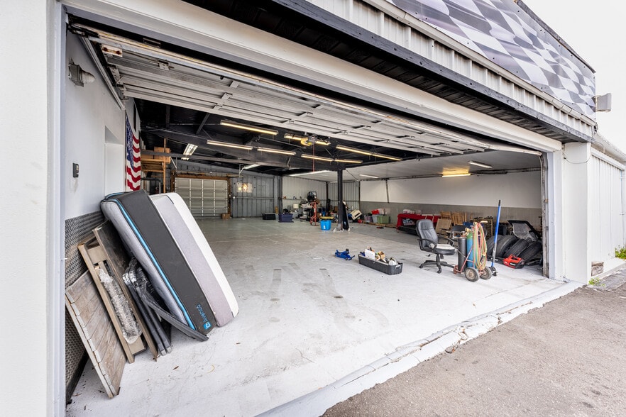 More Photos Of 1860 N Washington Blvd, Sarasota Auto Dealership For Sale