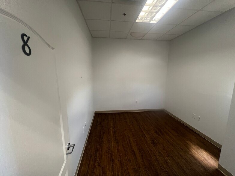 More Photos Of 3202 S W S Young Dr, Killeen Medical For Lease