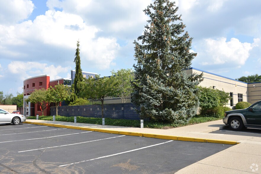 More Photos Of 1427 Business Center Ct, Dayton Medical For Lease