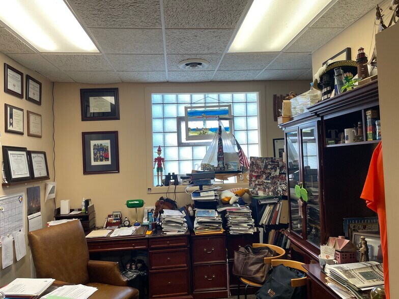 More Photos Of 621 Broadway, Chesterton Medical For Sale