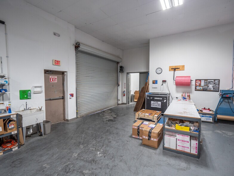 More Photos Of 1809 Hur Industrial Blvd, Cedar Park Manufacturing For Lease