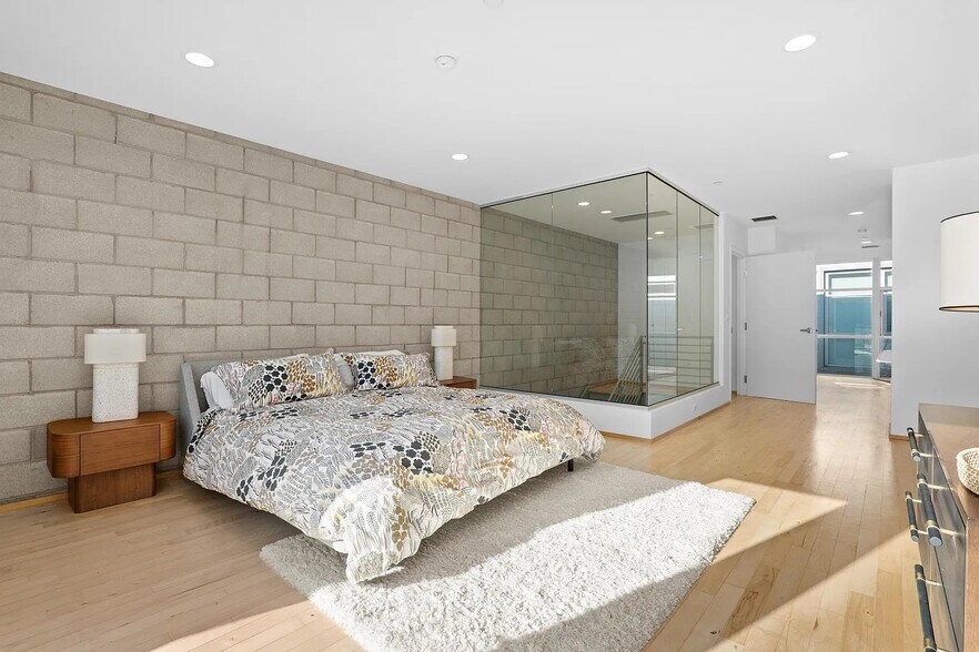 More Photos Of 3450 Cahuenga Blvd W, Los Angeles Office Residential For Sale