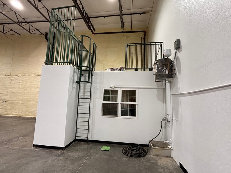 More Photos Of 5801 S 24th St, Phoenix Warehouse For Lease