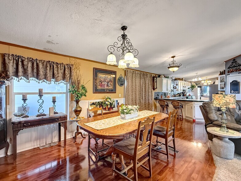More Photos Of 5955 Sawmill Mesa Rd, Delta Specialty For Sale