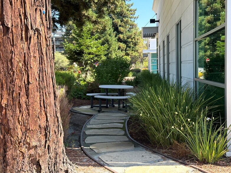 More Photos Of 555 Clyde Ave, Mountain View Office For Lease