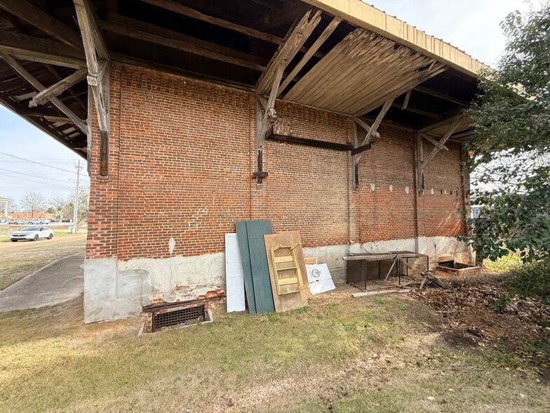 More Photos Of 300 S Randolph Ave, Eufaula Industrial For Sale