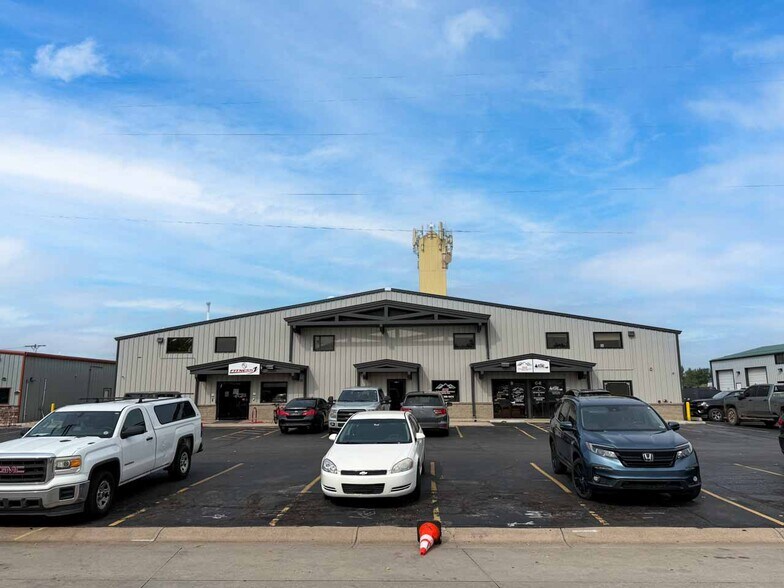 More Photos Of 8017 S 1st St, Wellington Warehouse For Lease