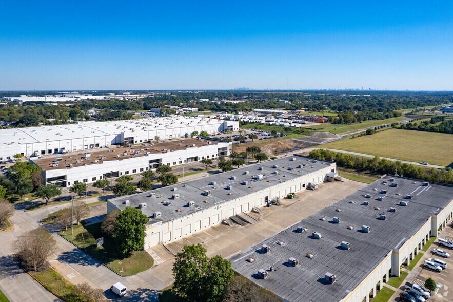 More Photos Of 10920 W Sam Houston Pky N, Houston Unknown For Lease