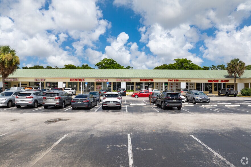 More Photos Of 7841-7899 Pines Blvd, Pembroke Pines Supermarket For Sale