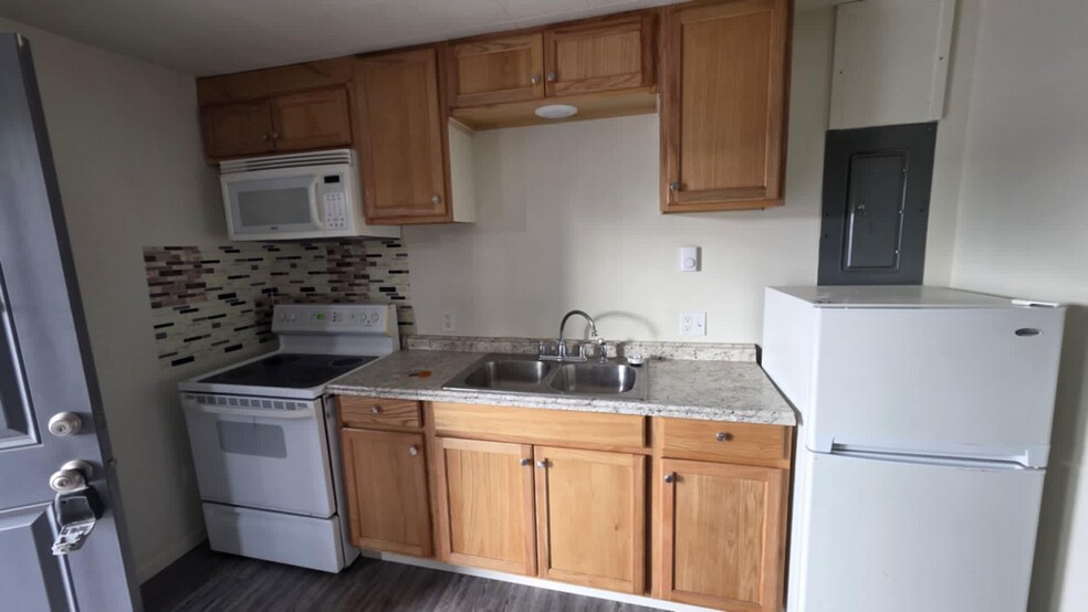 More Photos Of 407 W 1st Ave, Ritzville Hotel For Sale