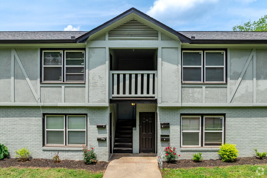 More Photos Of 2607 Cedarhurst Dr, Charlotte Apartments For Sale