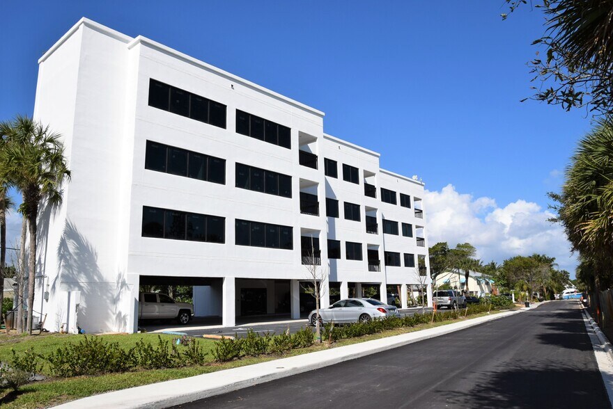 More Photos Of 1016 Clemons St, Jupiter Office For Lease