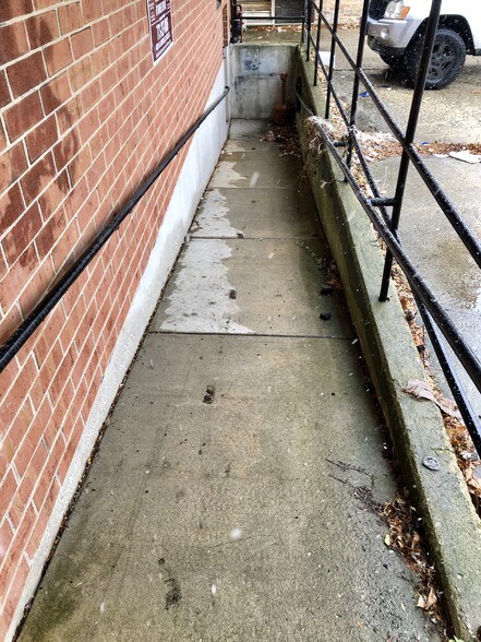 Primary Photo Of 5744 W Irving Park Rd, Chicago Office Residential For Lease