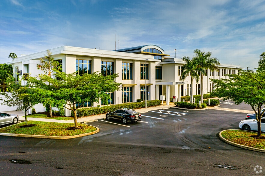More Photos Of 10070 Daniels Interstate Ct, Fort Myers Office For Lease